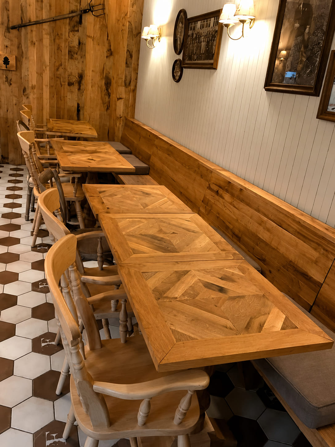 Structuri de mobilier colorate pentru un spațiu de copii